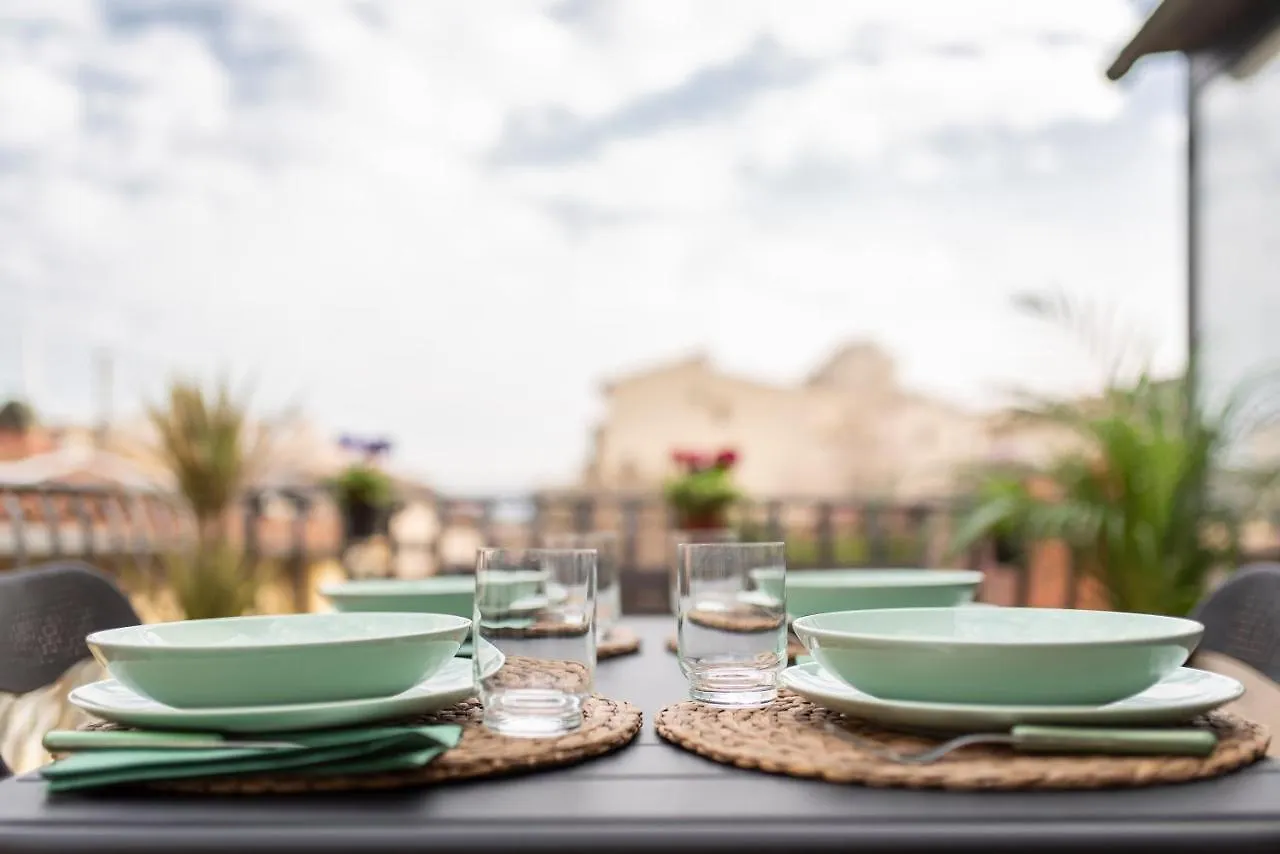 Pepi Dining At The Sunrise Florence Apartment