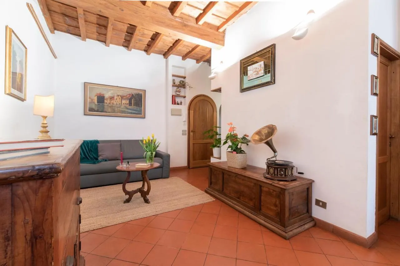 Pepi Dining At The Sunrise Florence Apartment